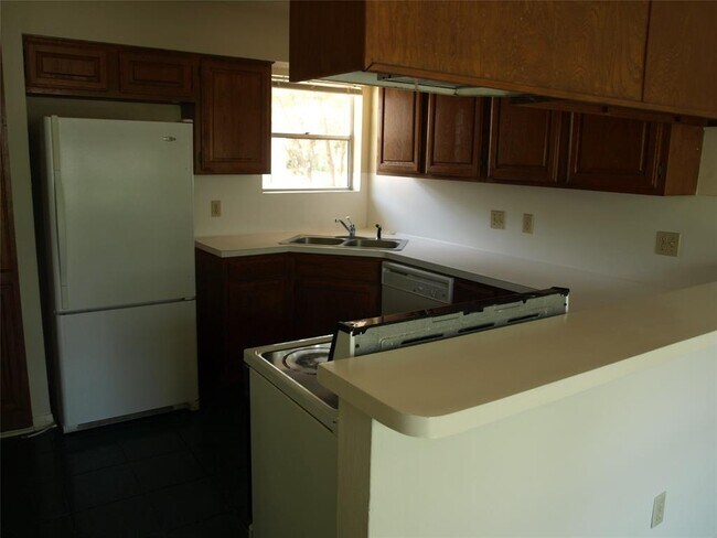Building Photo - 10838 Sugar Hill Dr