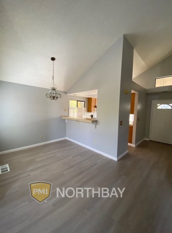 Foto del edificio - 2568 Vista Grande