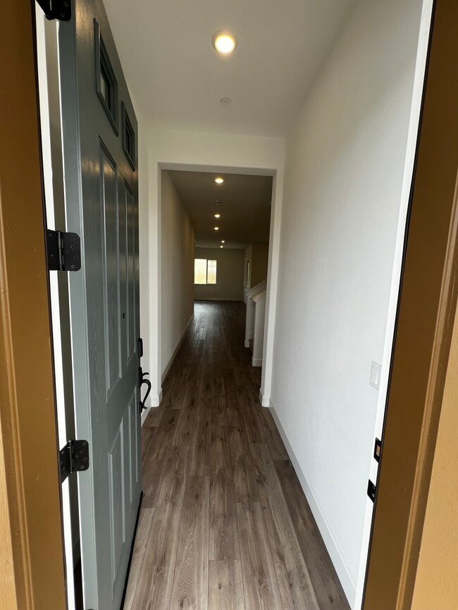 Entry - 5046 Florasota Ct