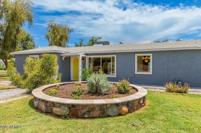 Foto del edificio - 2441 E Edgemont Ave