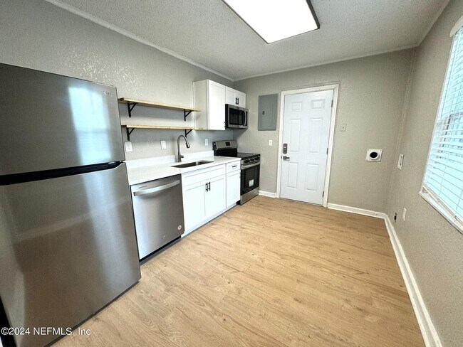 Foto del edificio - 5951 Wilmar Rd W