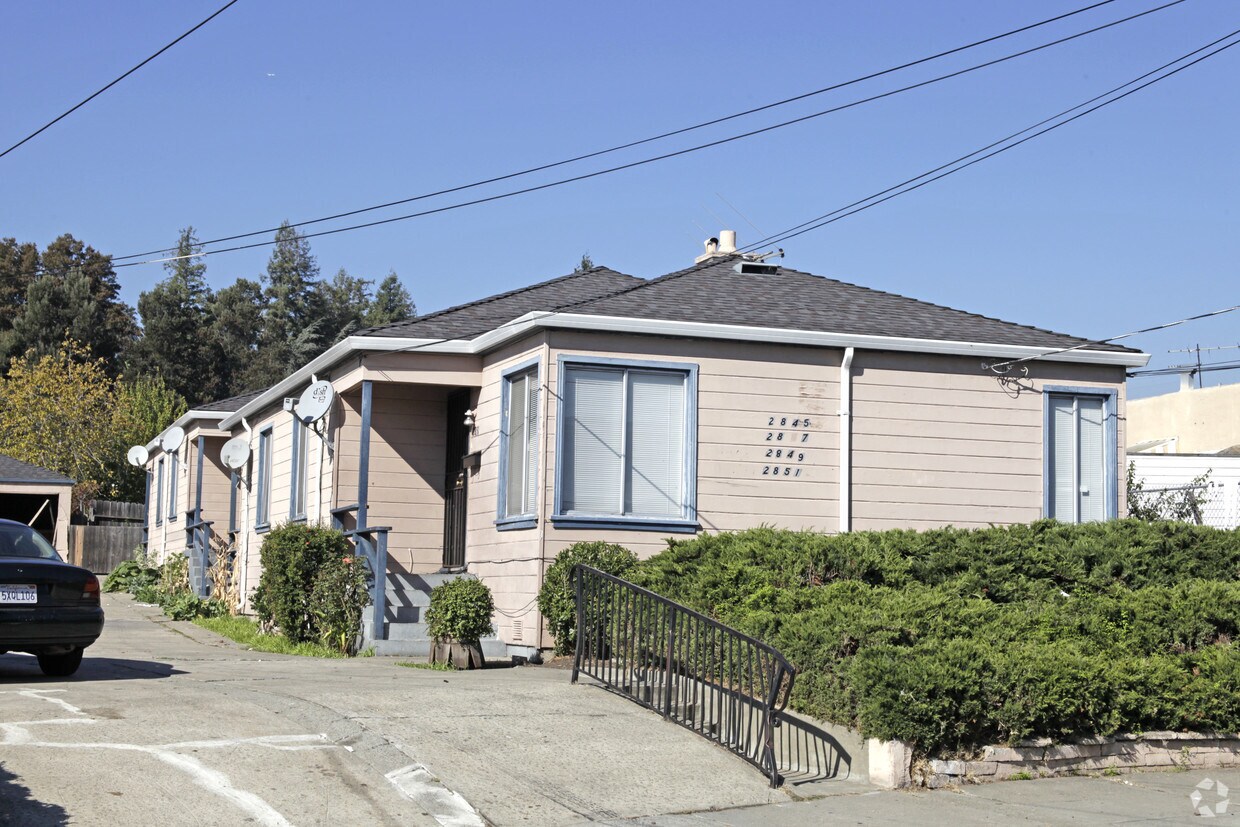 Foto principal - 2845-2851 69th Ave