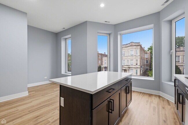 Foto del edificio - 1544 S Sawyer Ave