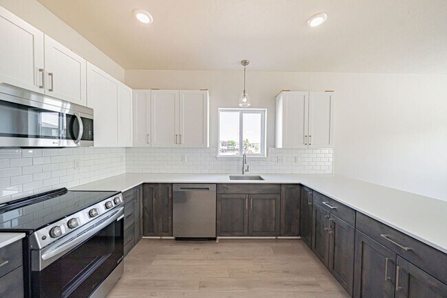 Foto del edificio - Brand New Townhome For Rent!