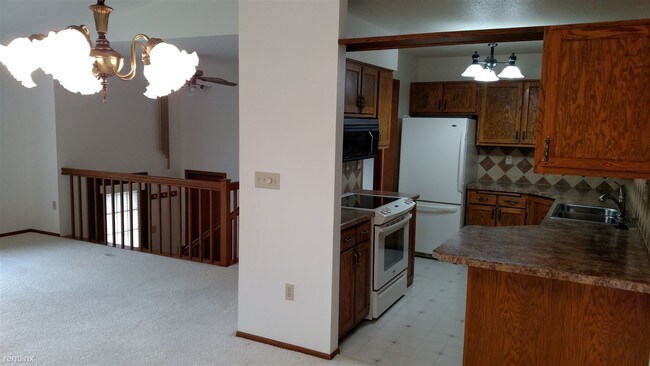 Building Photo - 3 br, 2 bath Condo - 3427 15th Ave S