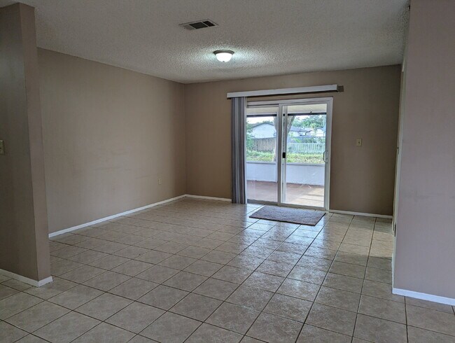 Building Photo - 3 Bedroom Home in Quiet Rockledge Suburb