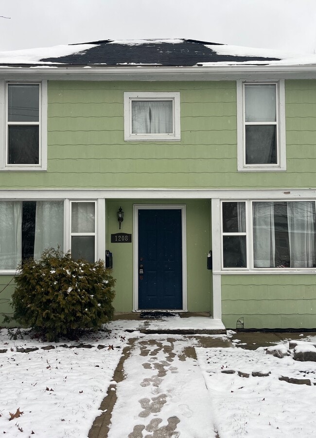 Building Photo - 1208 Chestnut Ave