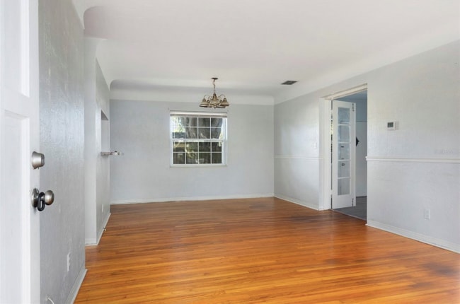 Foto del edificio - 2901 Leslee Lake Dr N