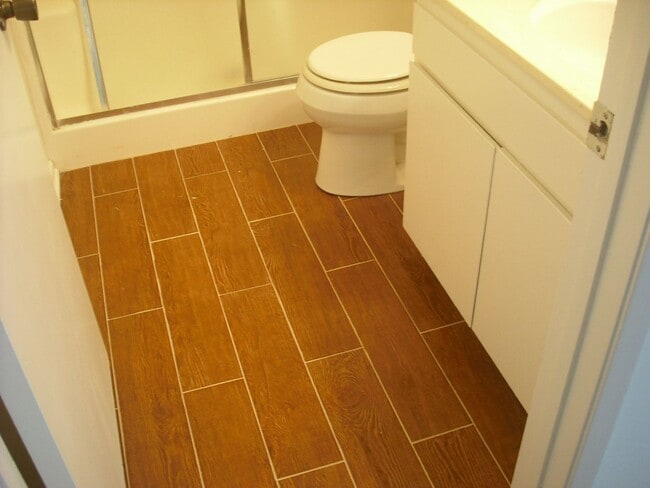 Building Photo - SPACIOUS 3 BEDROOM 2 BATH CONDO 2 CAR GARAGE NEAR PARK