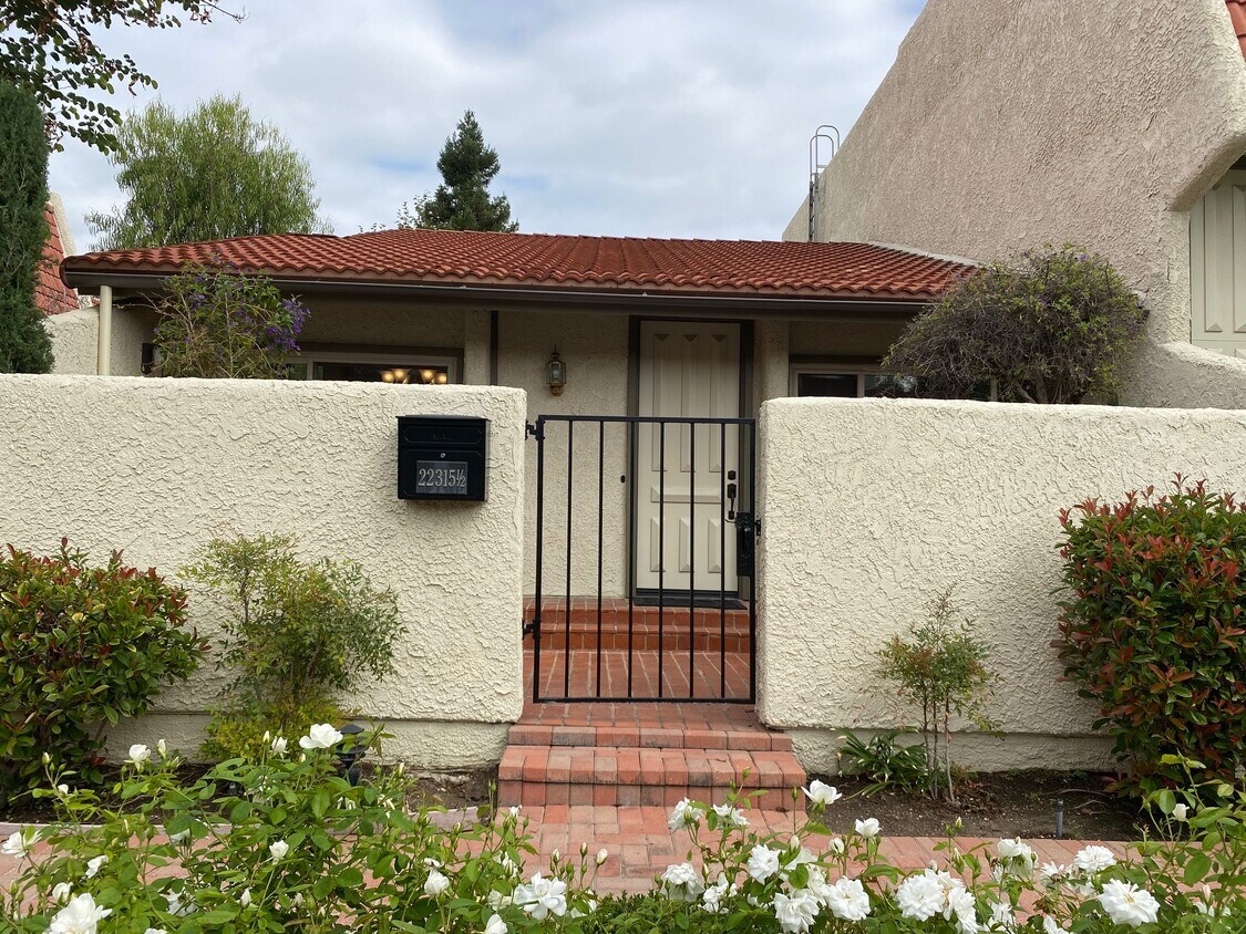 Primary Photo - 22315 Erwin St