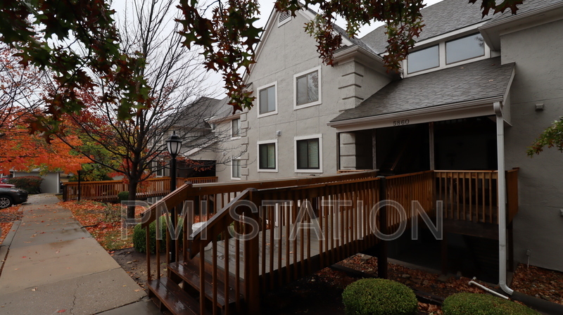 Primary Photo - 5860 Park St