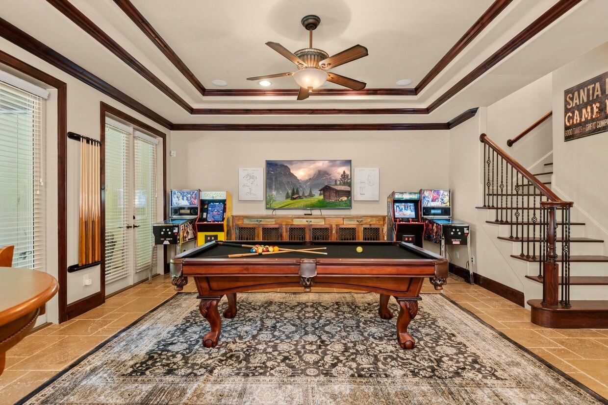 Primary Photo - 106 La Vie Dr