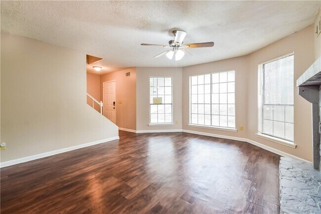 Building Photo - 5409 Forest E Ln