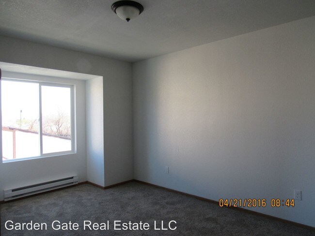 Building Photo - 2 br, 1 bath House - 6320 Buckboard #4