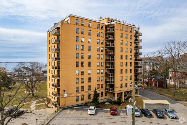 Building Photo - Simcoe