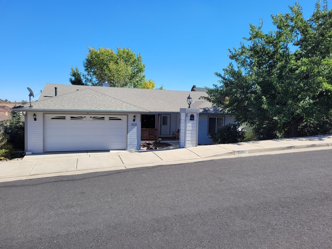 Primary Photo - 1501 Eagle Mountain Dr
