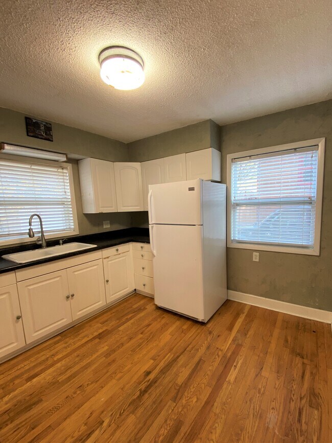 Foto del edificio - 18 9th Ave NW