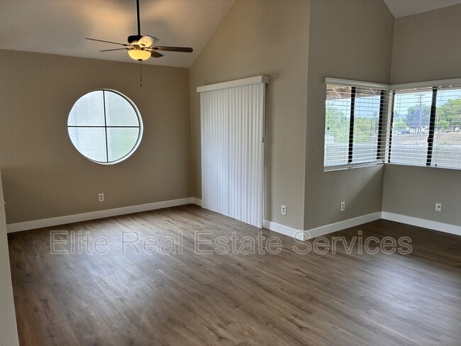 Building Photo - 4582 Villas Dr