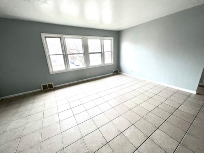 Building Photo - 5930 N 69th St