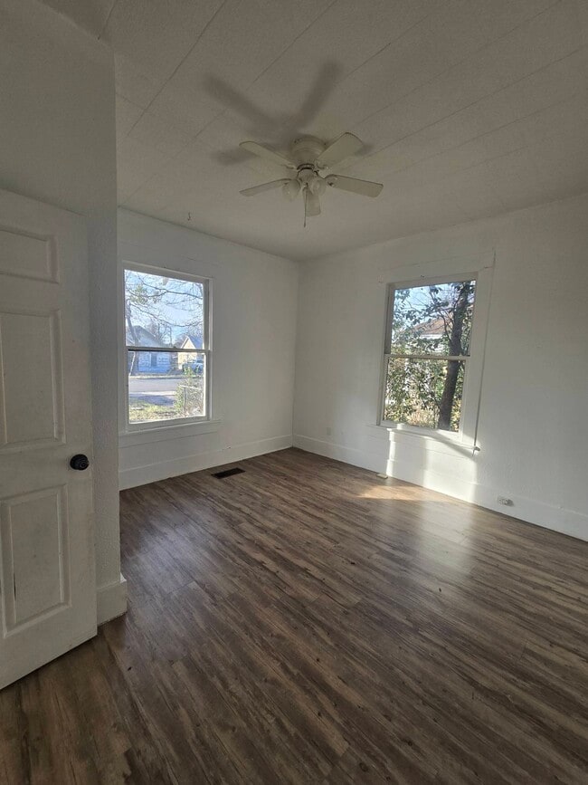 Building Photo - 17 S 21st St