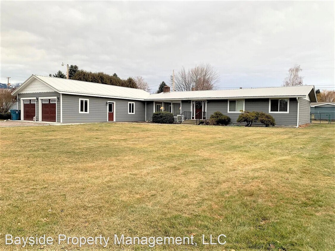 12 Bayshore Ln, Polson, MT 59860 House Rental in Polson, MT