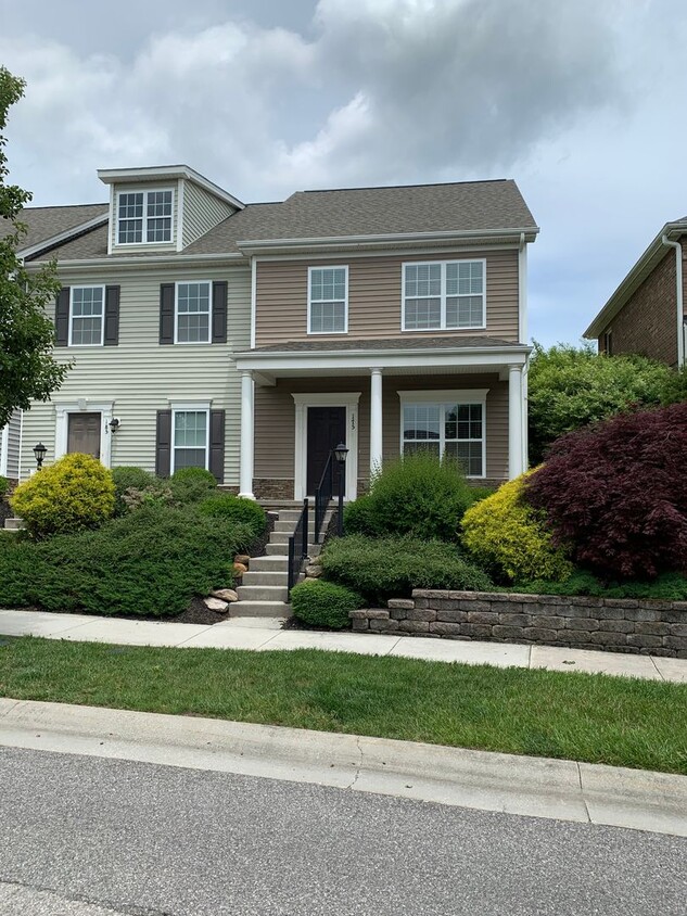 2 Bedroom, 2.5 Bath Townhouse with detached one-car garage - 2 Bedroom, 2.5 Bath Townhouse with detached one-car garage