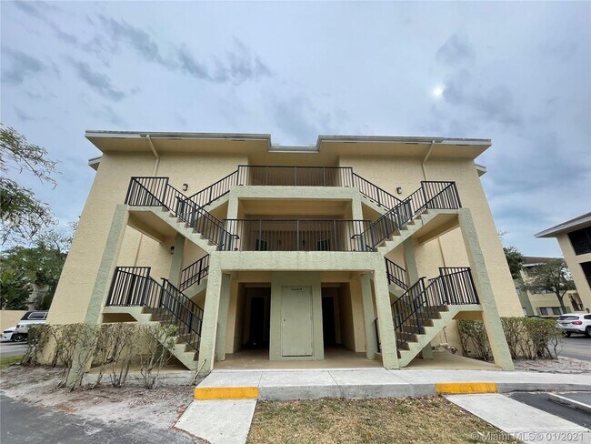 Building Photo - 2550 SW 18th Terrace