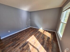 Building Photo - 323 Emerald Dr