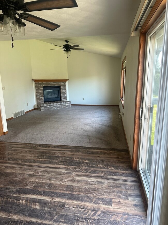 Building Photo - W2624 Barney Ct