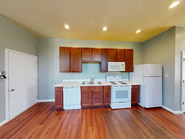 Building Photo - 3861-3869 McRee