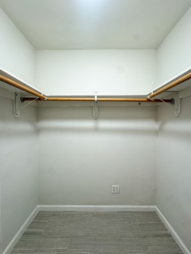 Building Photo - 1323 Ridgeley Dr