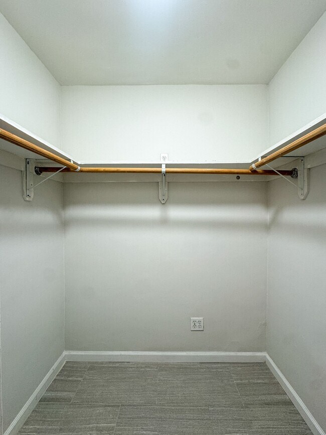 Foto del edificio - 1323 Ridgeley Dr