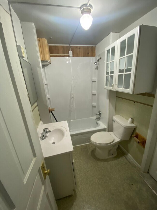 Building Photo - 4229 Gladstone St