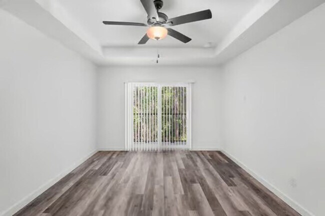 Building Photo - 3182 Oleander Ave