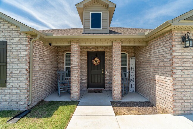Foto del edificio - Like New Home LOADED w/Amenities at Lakewood S/D in Lowell!