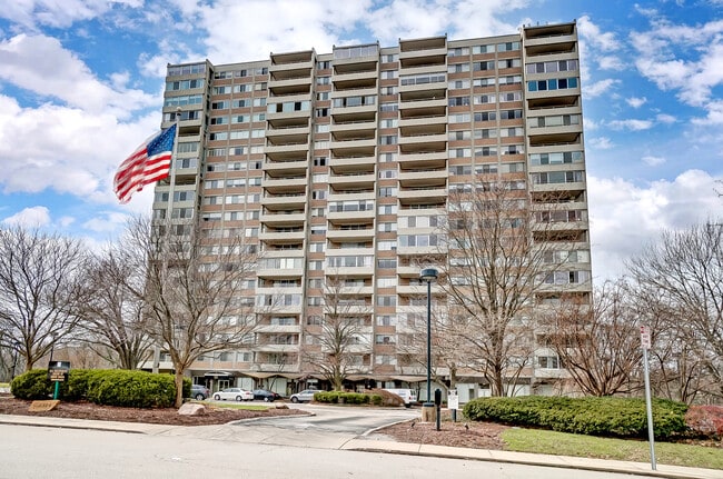 Building Photo - 2324 Madison Rd