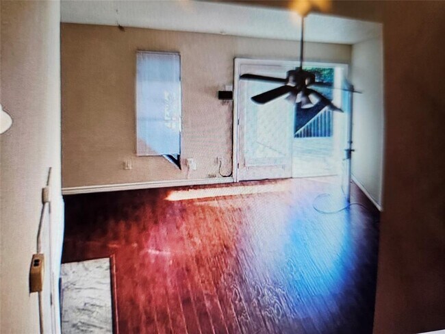 Foto del edificio - 2425 Holly Hall St