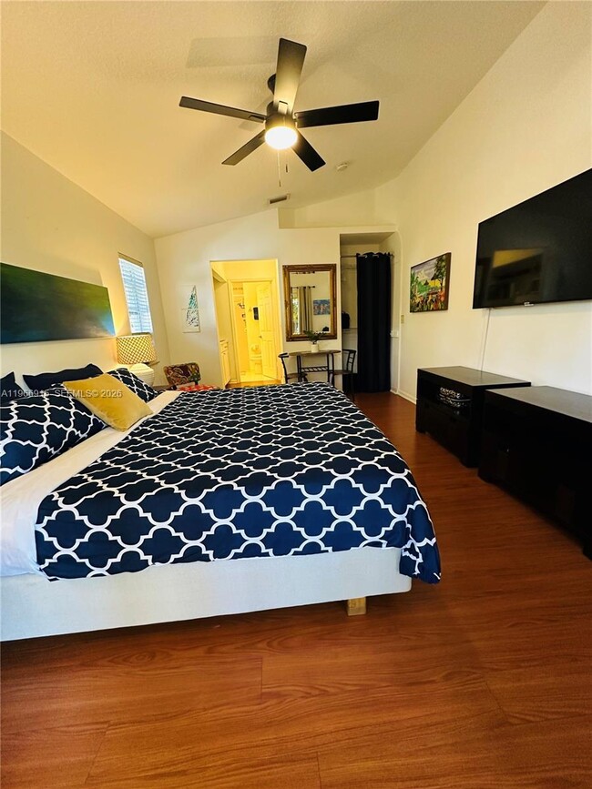 Building Photo - 415 32nd St