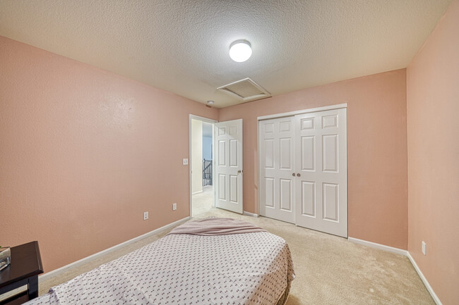 Foto del edificio - 6734 Monterey Pine Loop