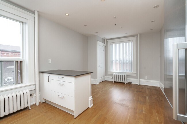 Photo du bâtiment - 150 Fermanagh Ave