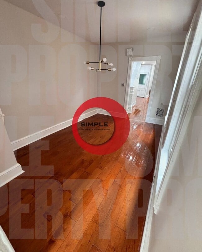 Building Photo - Huge 4-bedroom 1 bath in Historic District