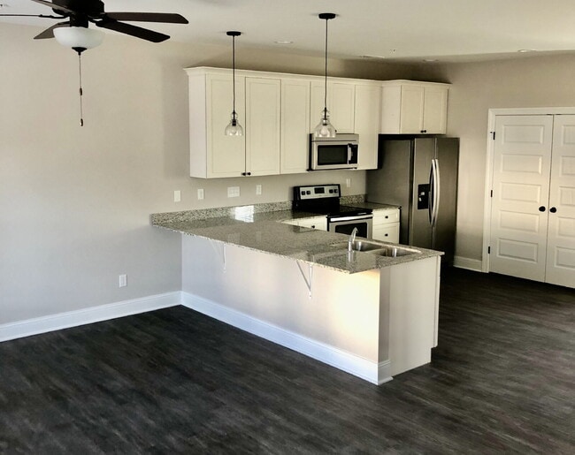 Building Photo - 3BD 2.5 BA TOWNHOME FOR RENT - WITHIN WALKING DISTANCE OF TTU