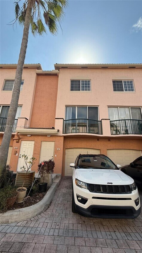Foto principal - 2107 SE 10th Ave