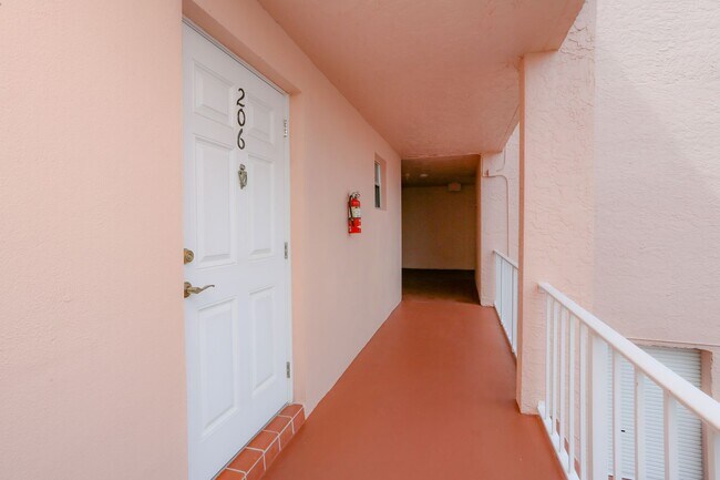 Foto del edificio - TURTLE LAKE - GOLF COURSE VIEWS - 1 BEDS /...