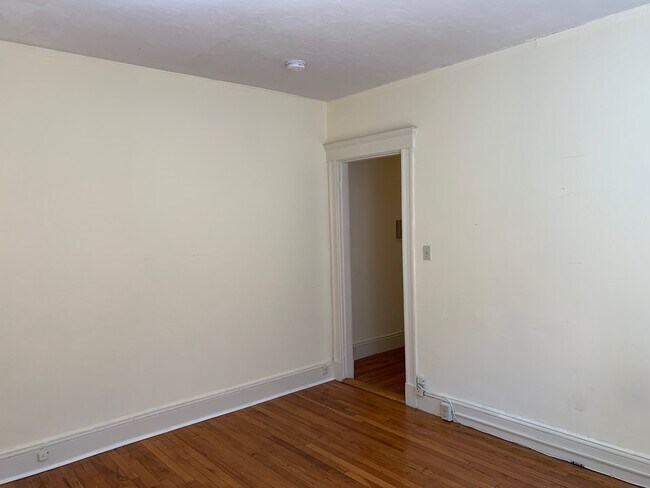 Building Photo - 35 Park Dr