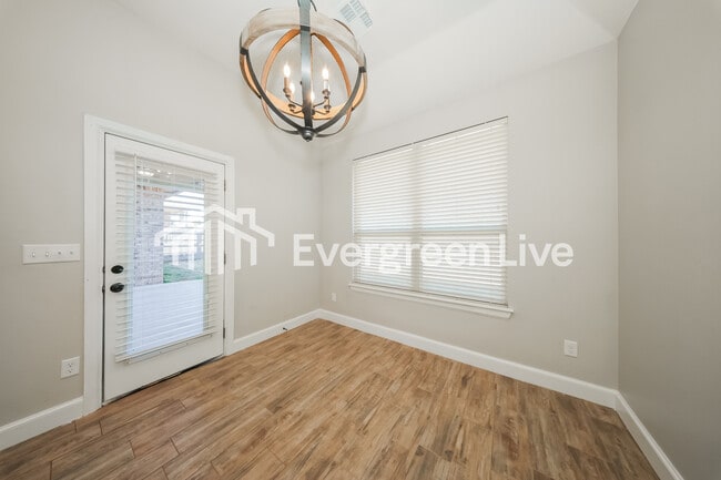 Building Photo - 2517 SE 38th St