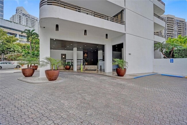 Foto del edificio - 151 SE 15th Rd