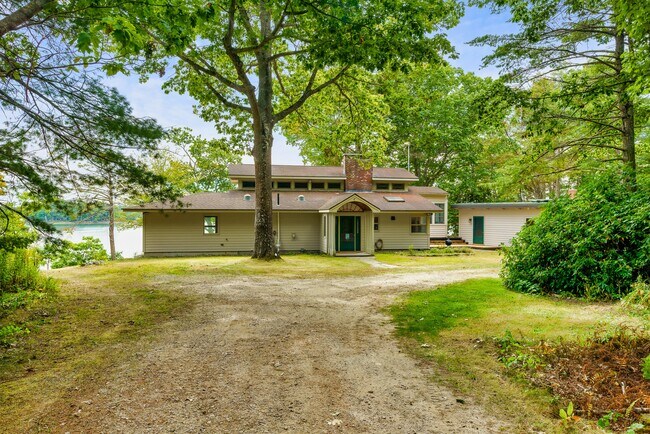 Foto del edificio - 735 Mere Point Rd