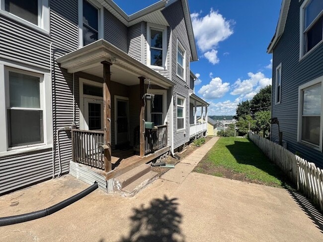 Building Photo - 1525 Fairview Pl