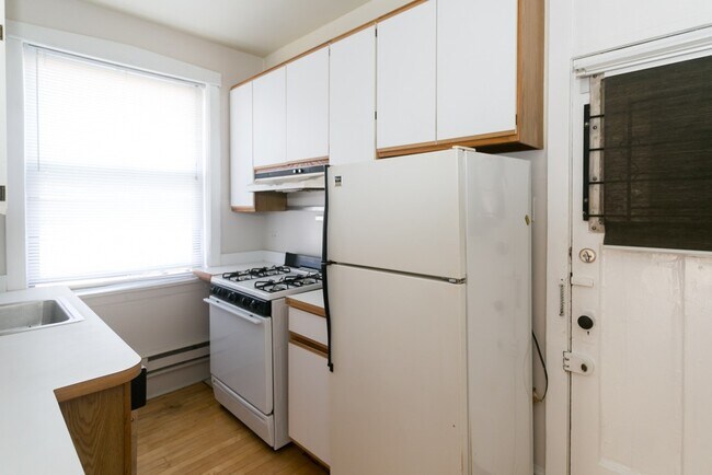 Building Photo - 1326 Oak Ave